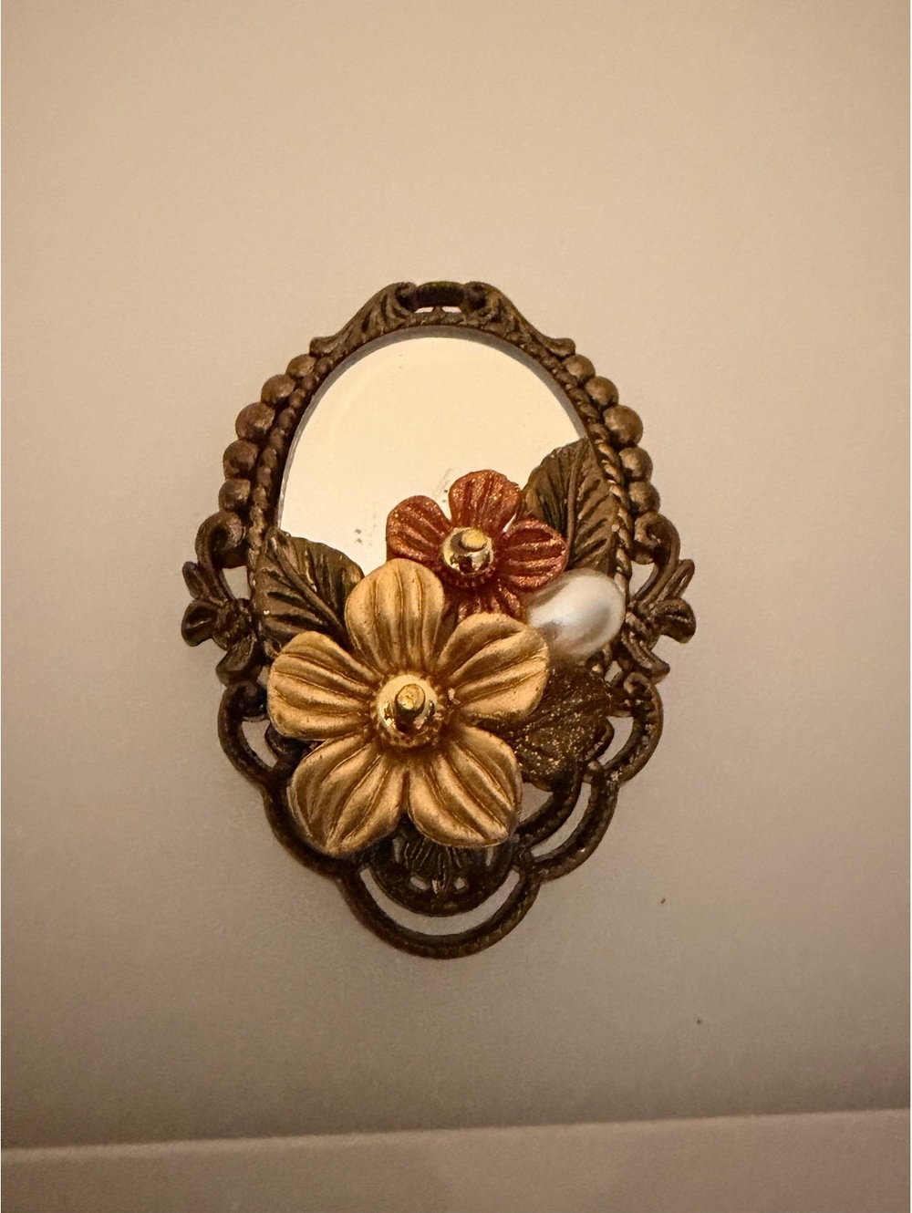 Floral cameo style brooch- Note- pin is falling off